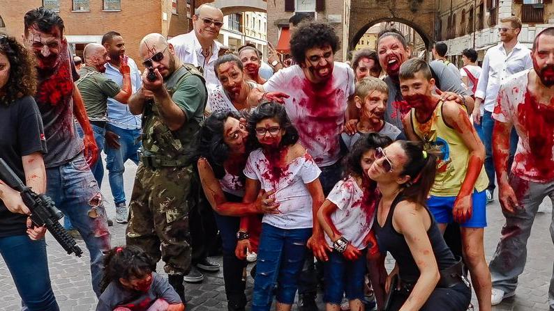 Gli zombie si preparano a invadere viale Carducci