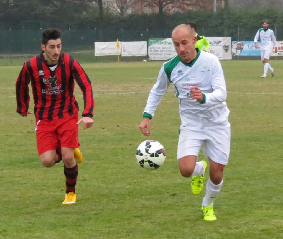 Simone Silvestri, su Facebook l'addio al calcio 