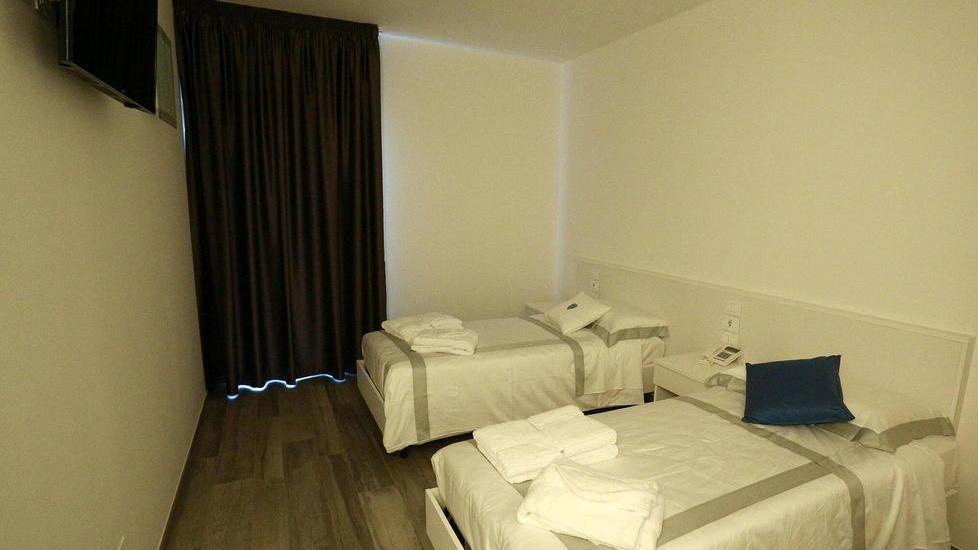 Apre le porte il piccolo hotel È costato quanto Buchel