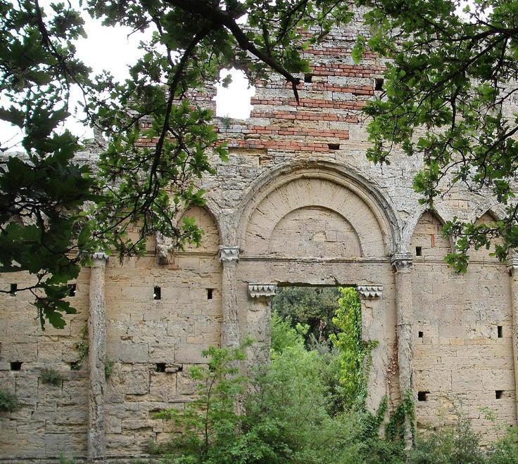 Pieve e hotel nel degrado L’ultimatum dei sindaci 