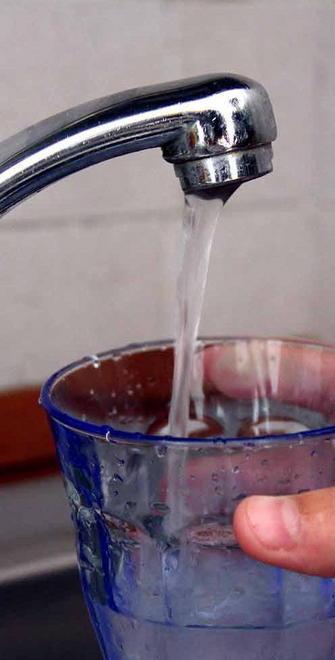 Acqua, stop all’aumento delle tariffe 