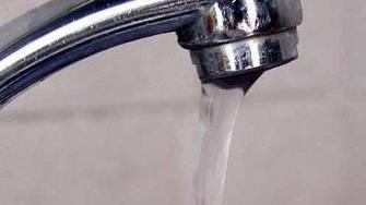 Acqua, stop all’aumento delle tariffe