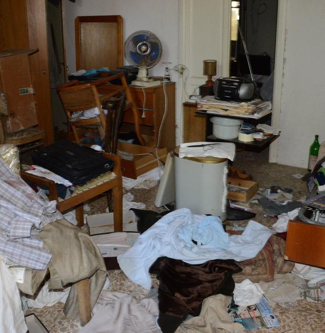 Novantenne picchiato e rapinato in casa 