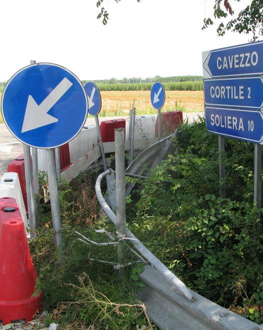 «Manca il guard rail da mesi: così la strada è pericolosa» 