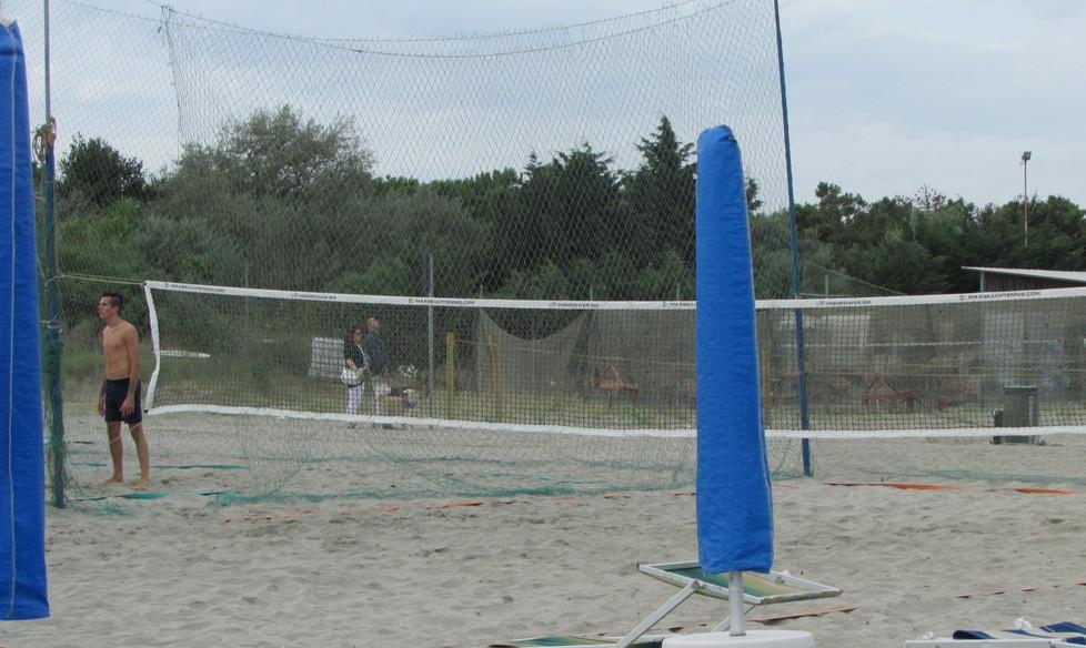 Migliora il giovane ferito mentre giocava 