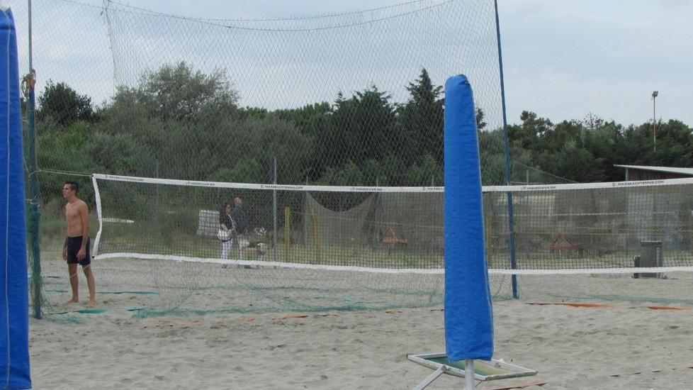 Migliora il giovane ferito mentre giocava