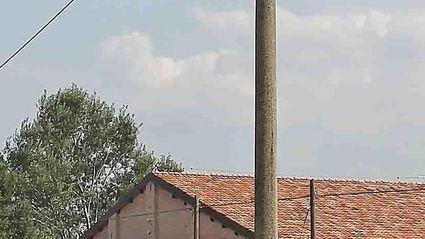 Fuori pericolo il muratore caduto da una tettoia