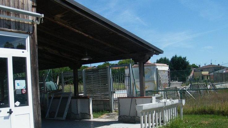 «Il centro sportivo è chiuso e abbandonato»