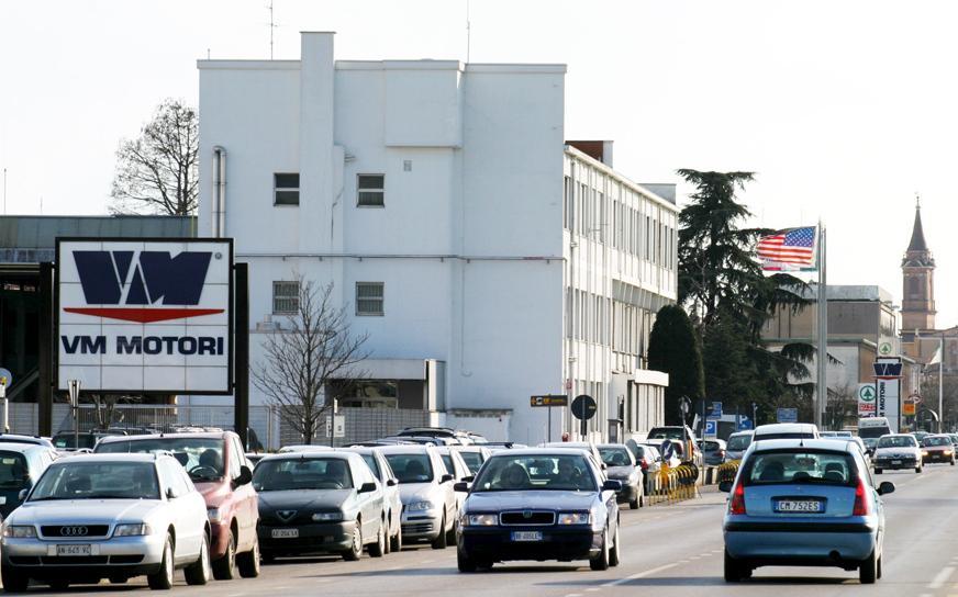 Cento, la cassa integrazione alla Vm «Vorrei sapere quale sarà il mio futuro» 