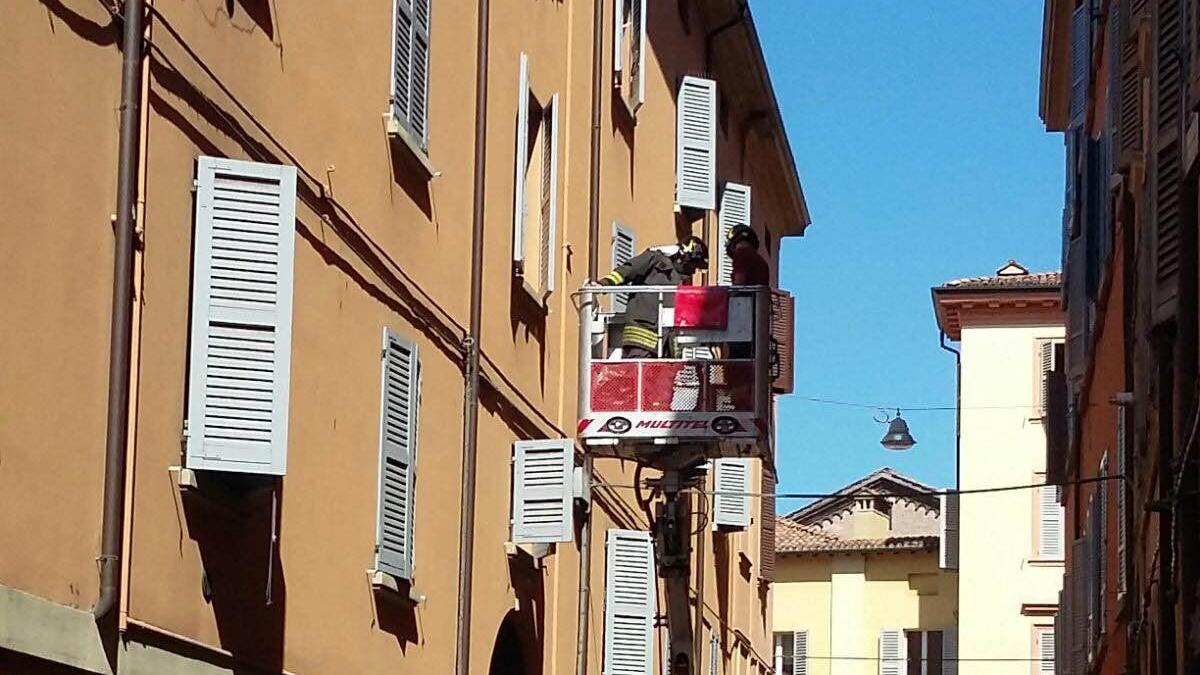 Modena. Incendiato solaio in via Tre Re