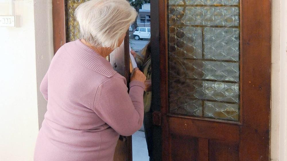 Coppia di anziani mette in fuga un truffatore