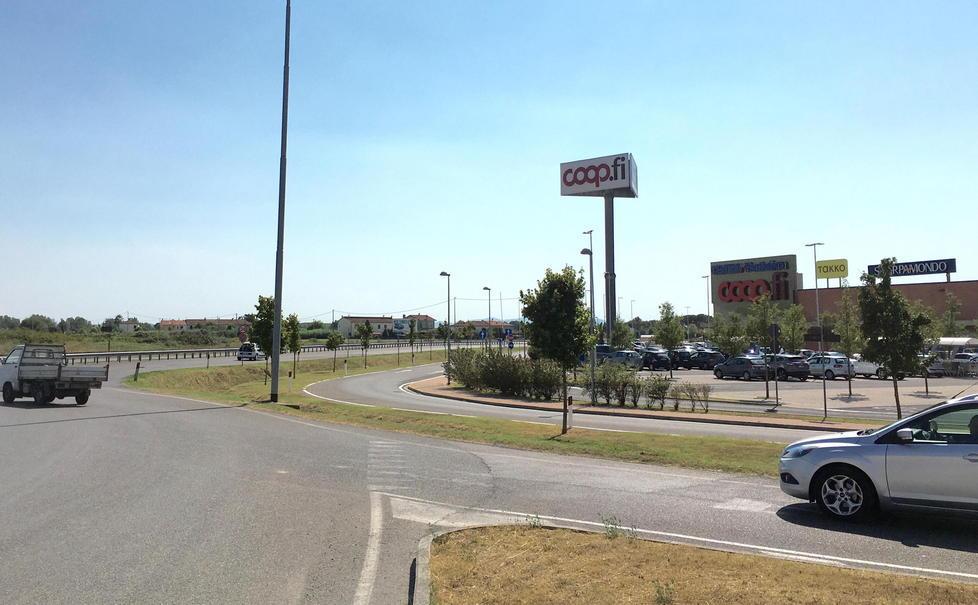 La zona del centro commerciale Coop a Pontedera (foto Silvi)
