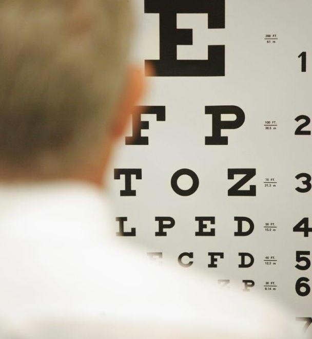 La visita oculistica in un'immagine d'archivio