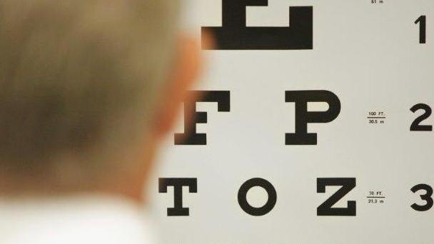 La visita oculistica in un'immagine d'archivio