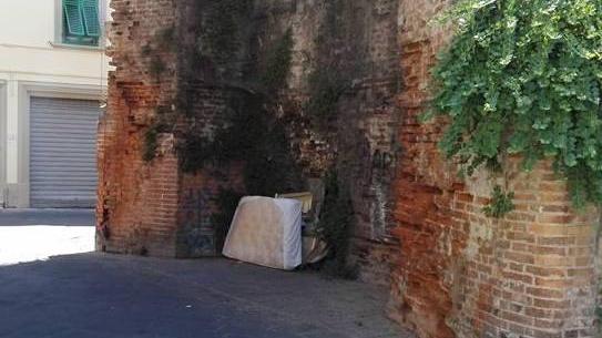 Porta Pisana diventa una discarica