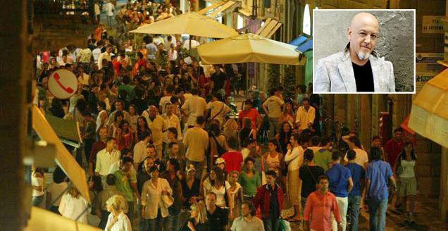 Enrico Ruggeri tra note e shopping 