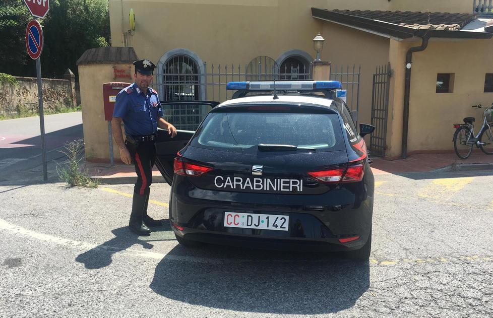 Rapinatore alle Poste spara un colpo in aria 