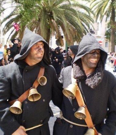 Rassegna folk tra musica e colori 