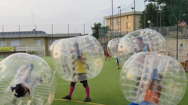 Il “calcio a bolle” fa divertire Sant’Antonio