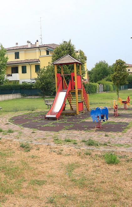 Dall’erba alta alle querele: scontro M5s-Pd 