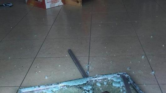 Tre spaccate in un raid notturno