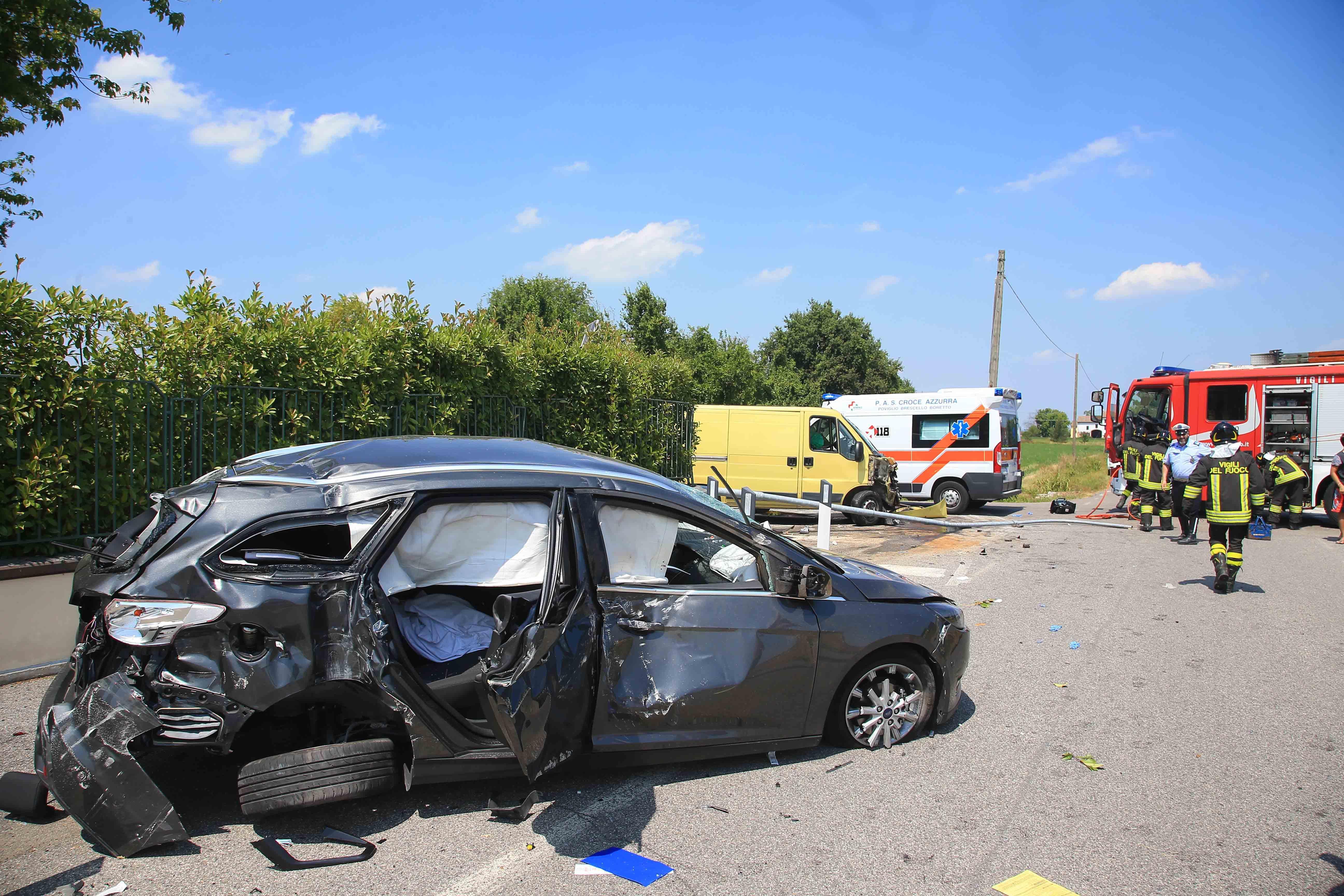 Poviglio, violento incidente all'incrocio: grave un 53enne