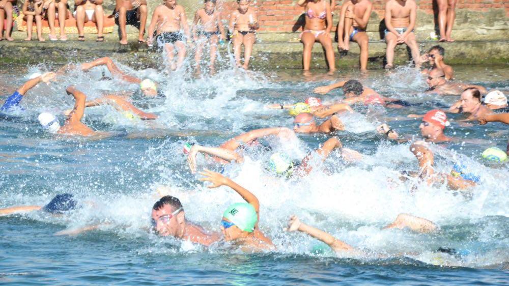 Torna la nuotata per Enrico Ganni ai bagni Lido