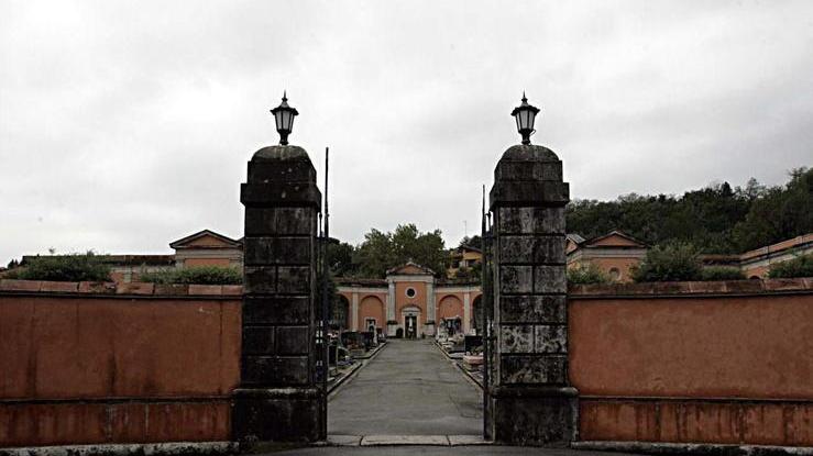 L'ingresso del cimitero comunale di Pieve (foto Nucci)