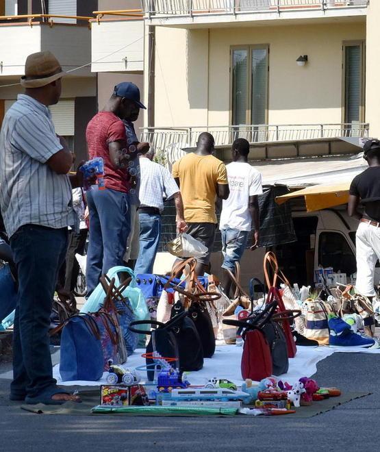 Tra i banchi tornano gli abusivi