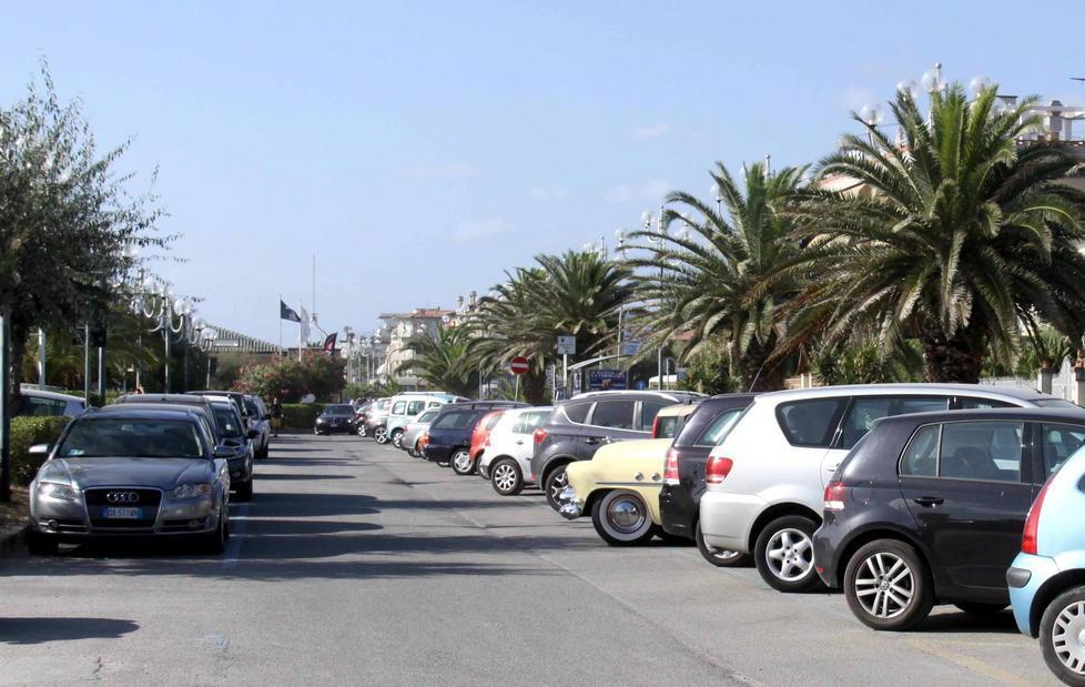 Bagni, maxi colletta popolare per comprare un parcheggio