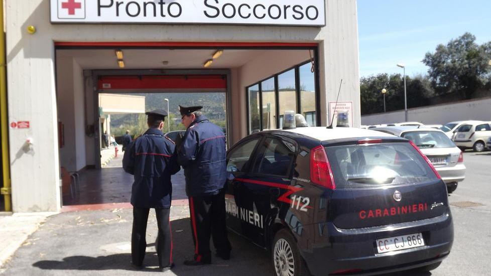 Fa razzia di cibarie e prende a pugni la guardia privata