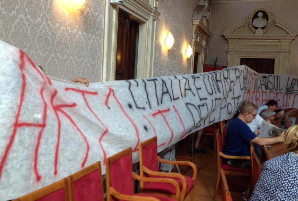 La protesta del Lucarelli terminal
