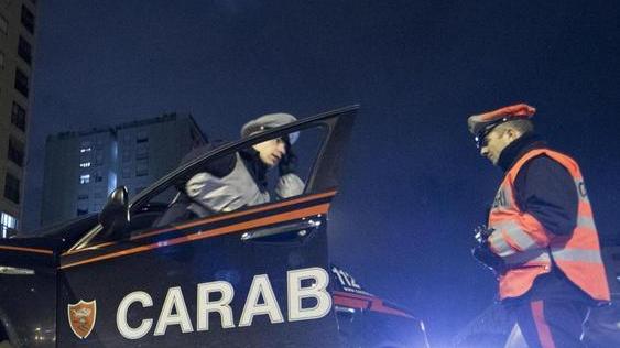 Ladro d’auto non si ferma all’alt