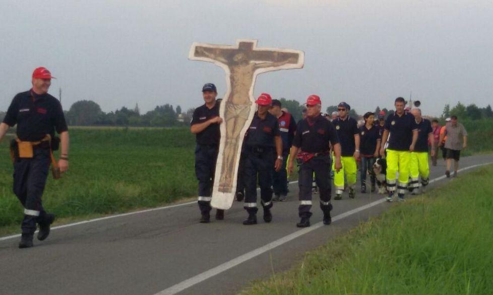 Ecco la processione che va al Cimone