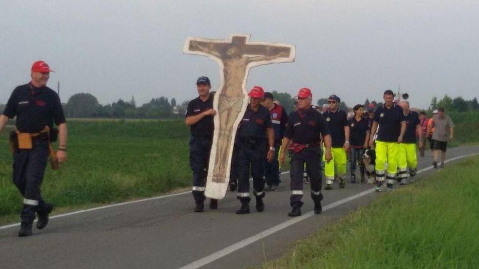 Ecco la processione che va al Cimone