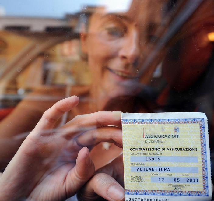 Assicurazioni Rc auto, in Sardegna le donne pagano di più 