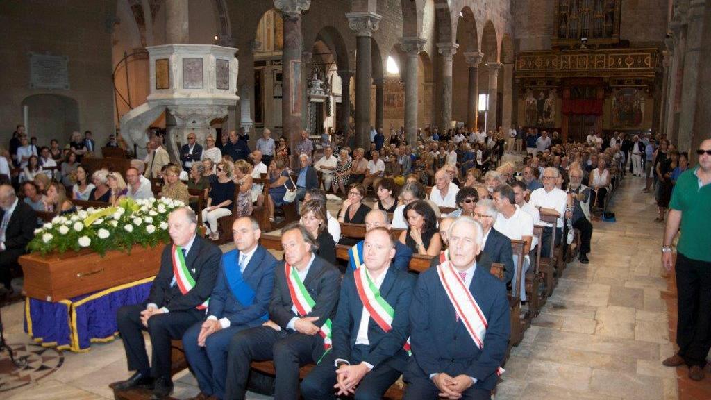 L'ultimo saluto a Possenti in San Frediano (Foto Serrnacchioli)