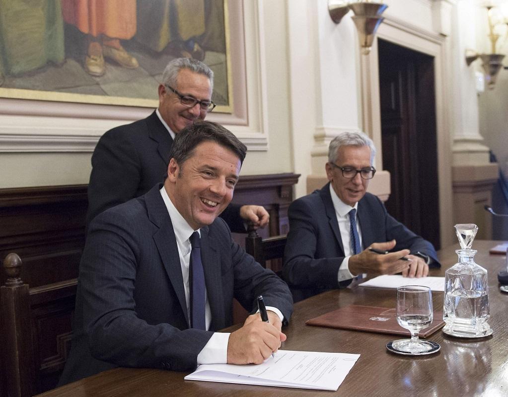 Matteo Renzi e Francesco Pigliaru firmano il Patto per la Sardegna
