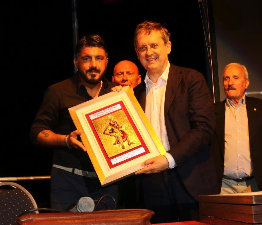 La premiazione di Gattuso con il sindaco Filippeschi