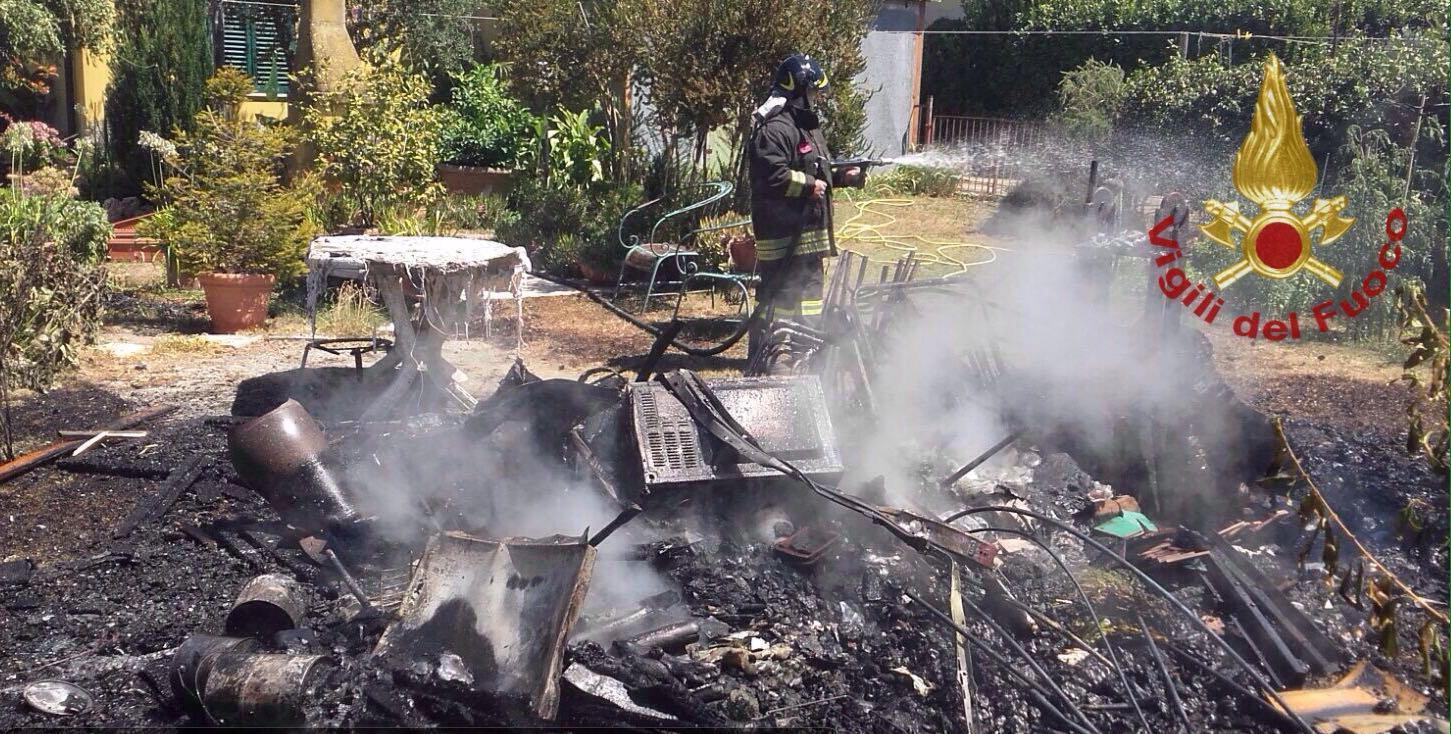 la baracca incendiata