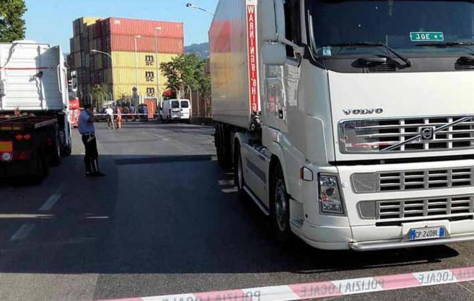 Donna di 79 anni muore investita da un Tir 