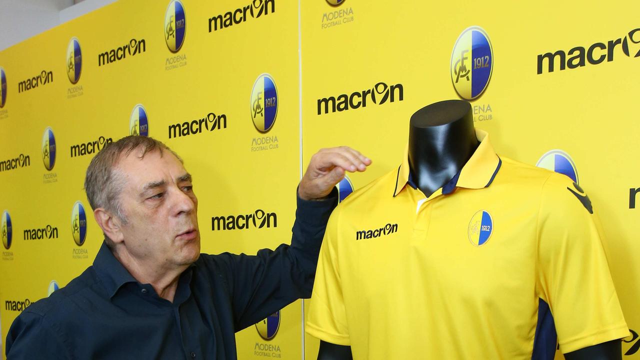 Caliendo mostra la nuova maglia