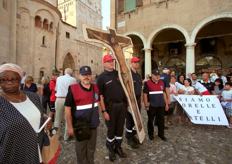 Modena, in Piazza Grande l’inno di Mameli diventa multietnico 