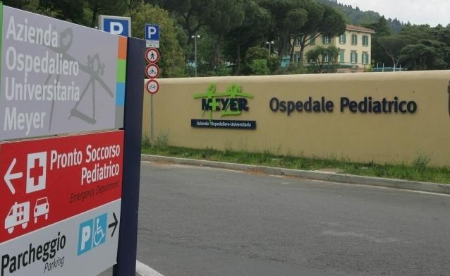 Bambino cade dal terrazzo mentre gioca: è grave 