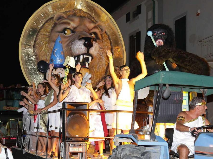 Carnevale a Marina con la sfilata dei carri 