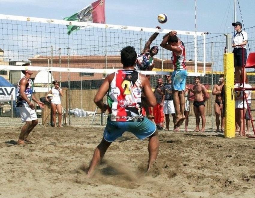 Beach volley, torneo Over 40 sui campi del Bagno Gabry