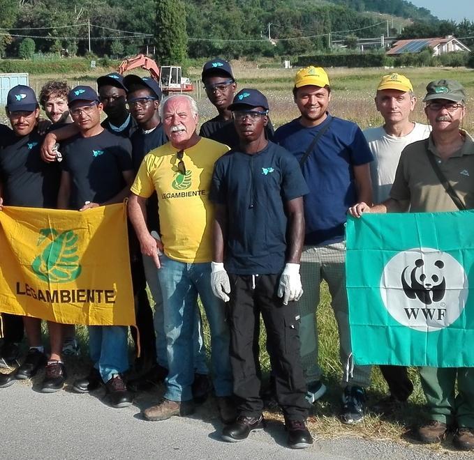 Migranti al lavoro per prendersi cura delle oasi naturali
