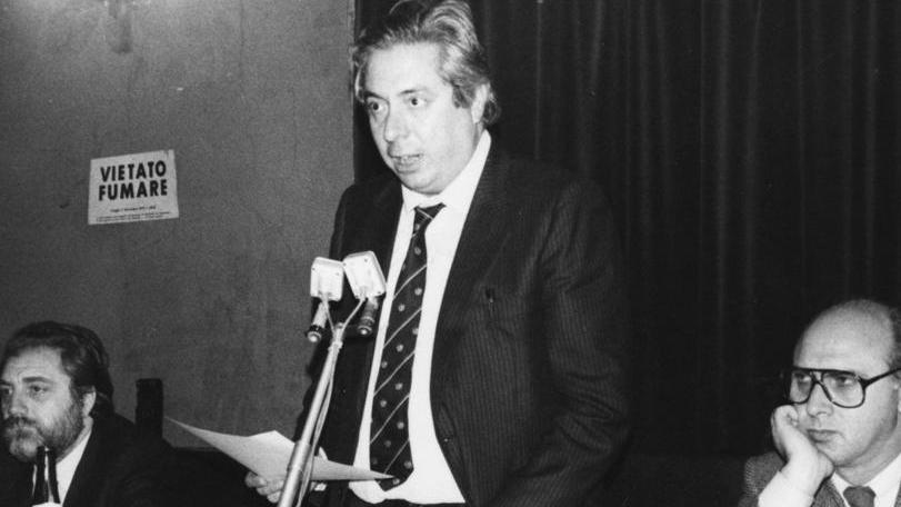 Il consiglio premia i decani della politica