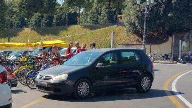 Caos in piazza Santa Maria Rimozione anche la notte