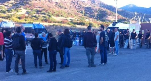 Protesta davanti alla Rwm no alle bombe e alle guerre 